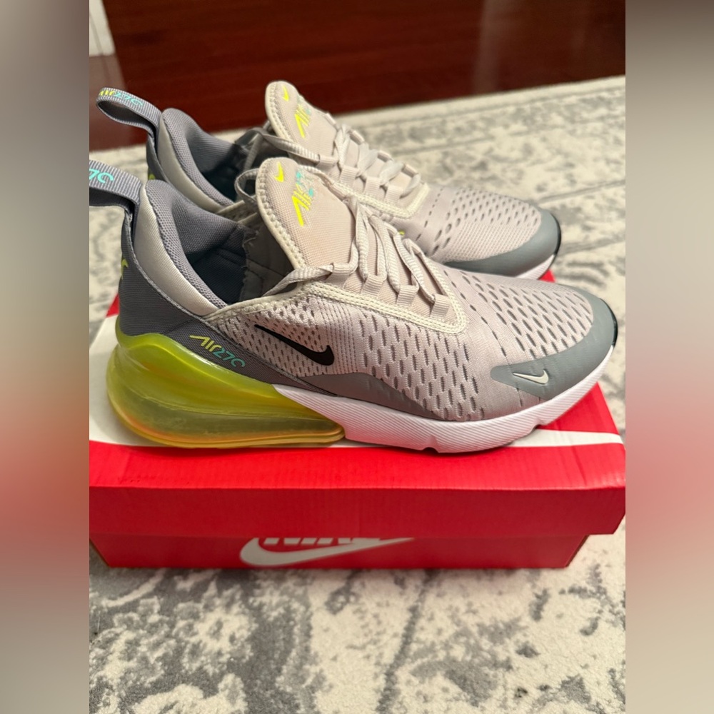 Nike Max 270c